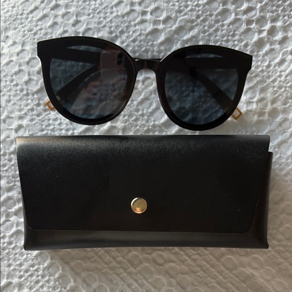 Target Accessories - Women Black Sunglasses